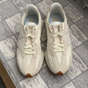 New Balance 327 sneakers
